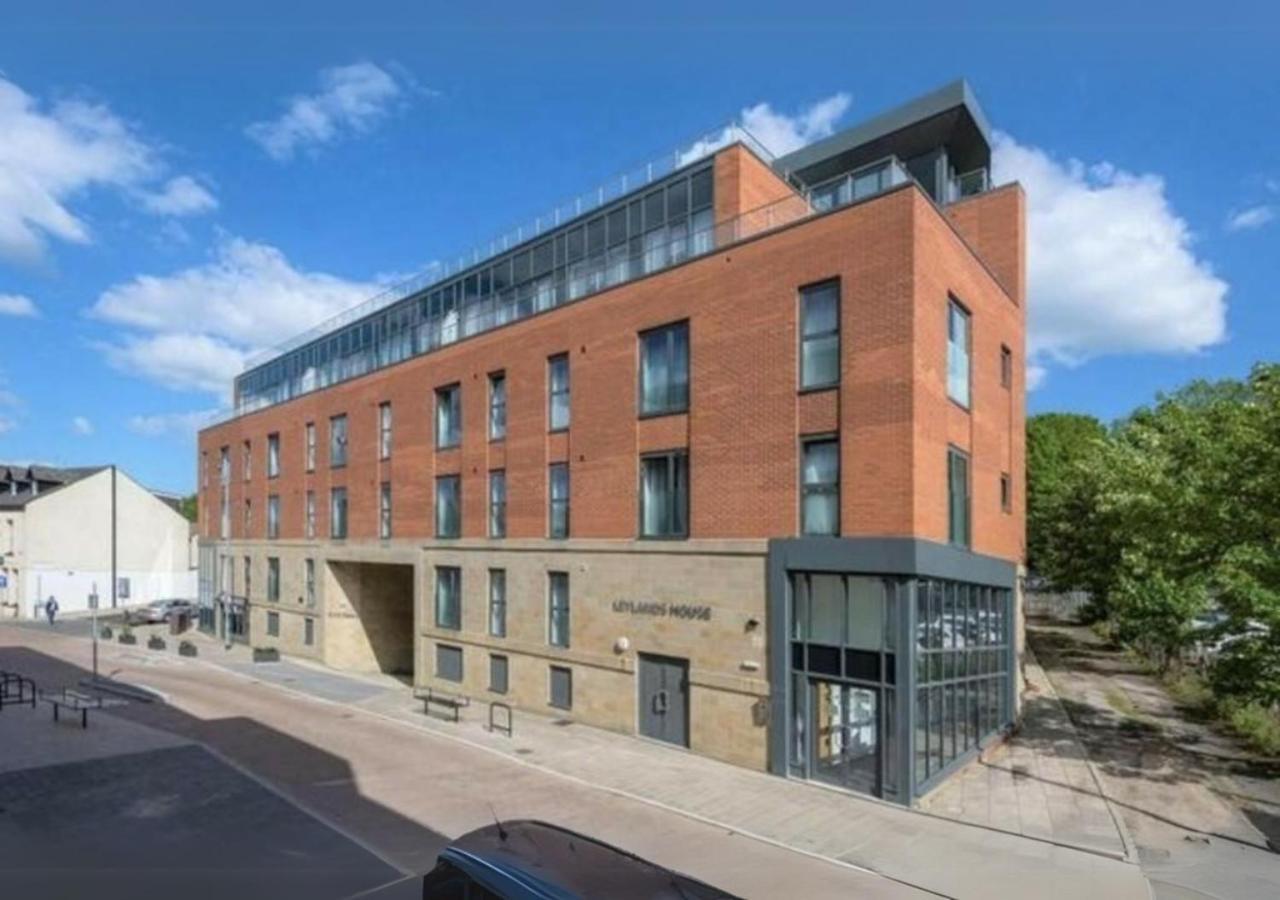Luxury Penthouse With Private Hot Tub Overlooking Centre *